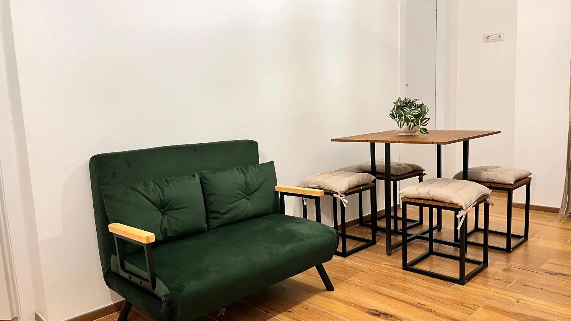 Apartment Roma Centocelle II - Cozy Design Wi-Fi & Ac 0*, Rome Italy